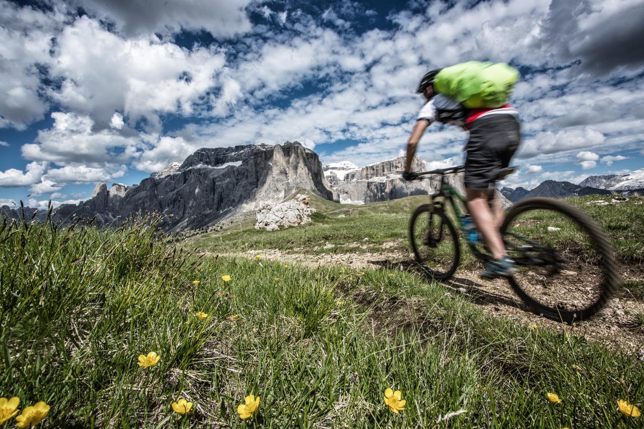 Linder Cycling Hotel Selva di Val Gardena Extérieur photo